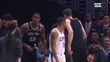 Es la mayor empanada vista en la NBA: así salió Poeltl a la pista inundando de risas el pabellón