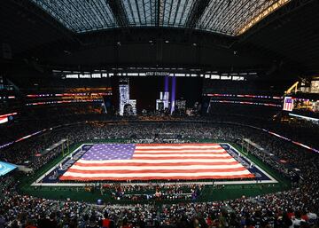 El AT&T Stadium fue sede el 3 de abril de 2016 de Wrestlemania 32, el mayor evento de la WWE, con una asistencia total de 101 763 personas, batiendo el récord histórico de asistencia a un evento de la WWE.