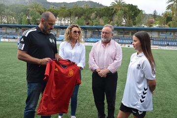 Salva Ballesta, la ,madre de Carla, Joaquín Villanova y la joven deportista.