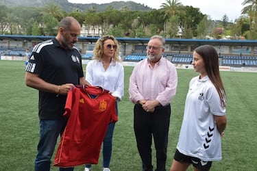 Homenaje a Carla Baena, la portera que recibi¨® insultos machistas