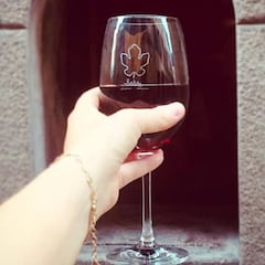 El coronavirus vuelve a poner de moda las 'ventanas del vino', populares durante la peste