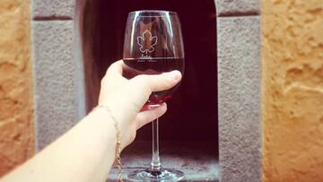 El coronavirus vuelve a poner de moda las 'ventanas del vino', populares durante la peste