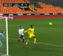 El golazo de semichilena de Lozano que mantiene contra las cuerdas a todo un Valencia