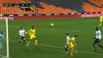 El golazo de semichilena que tiene al Valencia al filo
