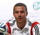 Podolski: "Özil no está acabado y hay que dejarle que juegue"