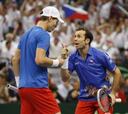 Serbia, sin Djokovic, naufraga ante un genial Radek Stepanek