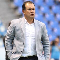 Reynoso, felicitado por los clubes en los que campeonó