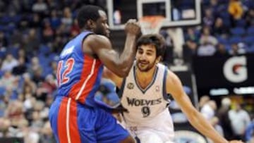 Ricky Rubio supera a Will Bynum. 