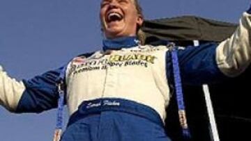<b>ALEGRÍA</b> Sara Fisher no ha podido dimular su alegría al descubrir su resultado. A sus 21 años, es la primera mujer que logra una 'pole position' en una prueba de la Fórmula Indy.