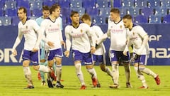 Los jugadores del Zaragoza celebran un gol. 