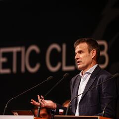 Uriarte saca adelante una asamblea marcada por la abstención