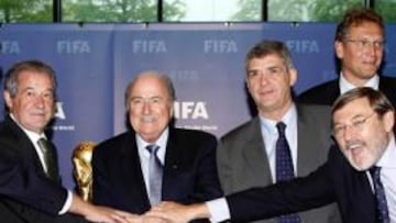 <b>PIÑA. </b>Los dirigentes de la Candidatura Ibérica, con Blatter.