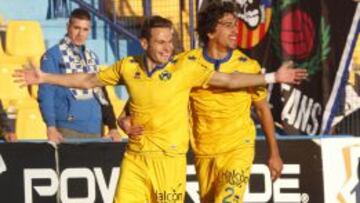 David Rodríguez y Guichón celebran un gol contra el Sabadell