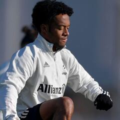 Cuadrado iría al banco de suplentes ante el Benevento