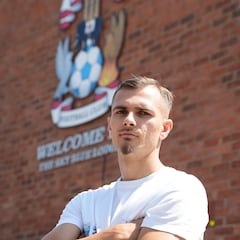 Brau firma por el Coventry de Lampard hasta 2029