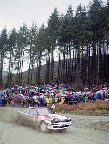 1990. Carlos Sainz gana el Mundial de Rallys con el Toyota Celica GT-Four ST165 con Carlos Moy¨¢.