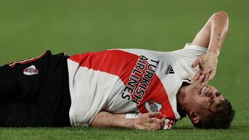 River Plate's forward Julian Alvarez gestures in pain during their Argentine Professional Football League match against Racing Club at  El Monumental stadium in Buenos Aires, on February 27, 2022. (Photo by ALEJANDRO PAGNI / AFP)