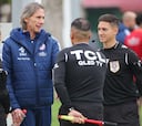 “Ricardo Gareca no llegó porque estaba comiendo en algún restaurante...”