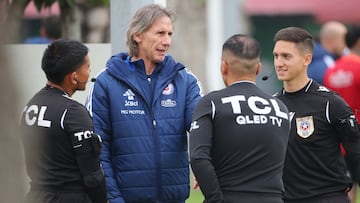 “Ricardo Gareca no llegó porque estaba comiendo en algún restaurante...”
