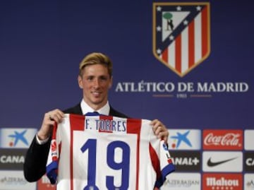 El delantero Fernando Torres durante su presentación como nuevo jugador del Átletico de Madrid, en su regreso cedido hasta el 30 de junio de 2016