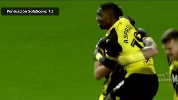 El joven colombiano no deja de brillar en el fútbol internacional y su equipo, el Watford se lo reconoce.