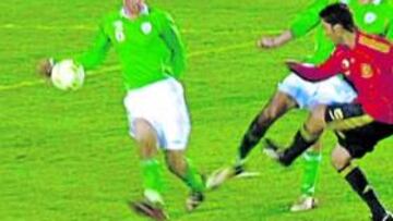 <b>¡MANO! </b>El árbitro no pitó este penalti con 1-0 en el marcador.