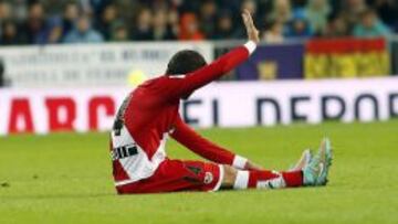 Insua se retiró lesionado ante el Madrid.