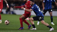 Bergamo (Italy), 18/04/2024.- Liverpool's Mohamed Salah and Atalanta's Sead Kolasinac (R) during the UEFA Europa League quarterfinal 2nd leg soccer match between Atalanta BC and Liverpool FC at the Bergamo Stadium in Bergamo, Italy, 18 April 2024. (Italia) EFE/EPA/MICHELE MARAVIGLIA
