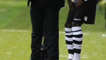 Albert Ferrer le da &oacute;rdenes a Pereira durante un partido del Mallorca.