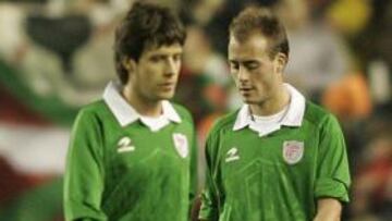 <b>COMUNICADO.</b> Los futbolistas agrupados en el colectivo denominado 'Euskal Herriko Futbolariok', que se negaron a jugar con el combinado vasco si el equipo no mantenía la denominación de ''Euskal Herria'', denunciaron en la tarde de hoy mediante un comunicado, las "injerencias" y la "imposición" del Director de Deportes del Gobierno vasco, José Ramón Garai.