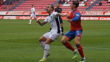 Imagen del partido entre el Numancia y el Tarazona.