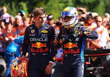 Max Verstappen exculpa a Checo Pérez de los problemas de Red Bull