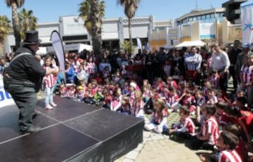 Celebración del Día del Niño del Atlético de Madrid en los alrededores del Calderón, con multitud de actividades para los más pequeños. 
