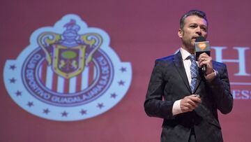 El CEO de Grupo Omnilife-Chivas le respondi&oacute; al comentarista deportivo al criticar el servicio de Chivas TV. Tambi&eacute;n se enfrasc&oacute; en declaraciones de Francisco Gabriel de Anda y Zague.
 
 