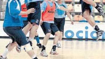 <b>INTENSIDAD. </b>Dujsebaev le metió ayer presión a los suyos porque pretende una despedida a lo grande.