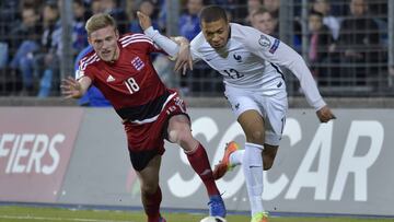 Debut con 12 buenos minutos. A los dos minutos de ingresar en el campo (por Payet) Mbappe enganchó un zurdazo con el interior del pie que estuvo a punto de ser gol. Centró, en otra ocasión, con mucho peligro. Dio siete pases y recuperó dos balones. Dejó buena sensación...