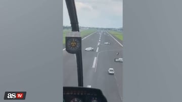 De locos: ¡impiden aterrizaje de avión español cruzando autos en mitad de la pista!