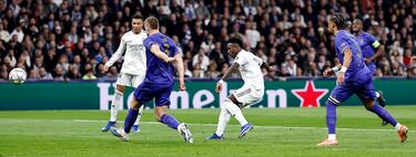 5-0. El delantero brasileño, dentro del área, encuentra el hueco y firma un disparo a la escuadra con la derecha. Imposible para Philipp Köhn.