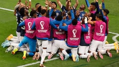 Los jugadores de Ecuador celebran el gol de Valencia.