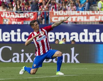 Fernando Torres hace el 'Arquero' tras marcar un gol.