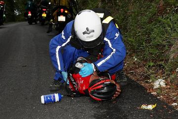 El australiano sufrió una fea caída y tuvo que ser atendido por las asistencias inmovilizándole el cuello y llevándole a un hospital en helicóptero.