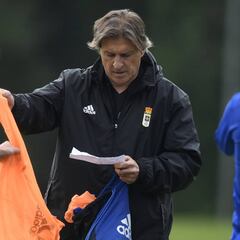 El Oviedo tiene 21 jugadores con contrato
