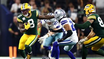 Sep 28, 2025; Arlington, Texas, USA; Green Bay Packers running back Josh Jacobs (8) runs against Dallas Cowboys linebacker Jack Sanborn (57) in the third quarter at AT&T Stadium. Mandatory Credit: Kevin Jairaj-Imagn Images