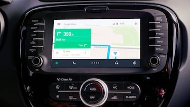 Android Auto 14 es oficial y se prepara para recibir a Gemini, la IA de Google, aunque aún no está disponible