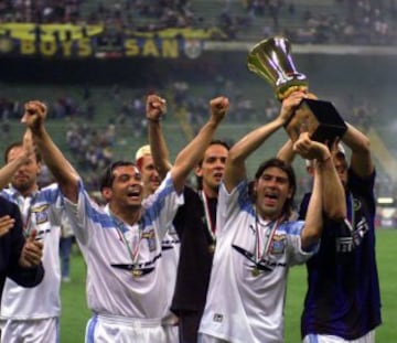 Salas ganó cuatro títulos con Lazio, incluyendo la Serie en la temporada 1999-2000.