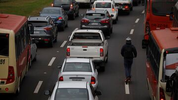 Valparaiso, 15 de abril de 2021
Automovilistas son controlados en Av Espana por personal de la Armada, durante la cuarentena en las comunas de Vina del Mar y Valparaiso.
Andres Pina/Aton Chile