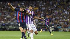 BARCELONA, SPAIN - AUGUST 28: Robert Lewandowski of Barcelona scores their side's third goal during the LaLiga Santander match between FC Barcelona and Real Valladolid CF at Camp Nou on August 28, 2022 in Barcelona, Spain. (Photo by David Ramos/Getty Images)