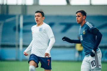 Poveda es hijo de padres colombiano, y a pesar de jugar con las selecciones juveniles de Inglaterra, ha manifestado que su sueño es vestir la camiseta de la Selección Colombia. 