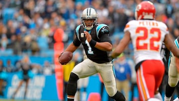CHARLOTTE, NC - NOVEMBER 13: Cam Newton #1 of the Carolina Panthers runs the ball against Marcus Peters #22 of the Kansas City Chiefs in the 1st quarter during the game at Bank of America Stadium on November 13, 2016 in Charlotte, North Carolina. Grant Halverson/Getty Images/AFP
== FOR NEWSPAPERS, INTERNET, TELCOS & TELEVISION USE ONLY ==