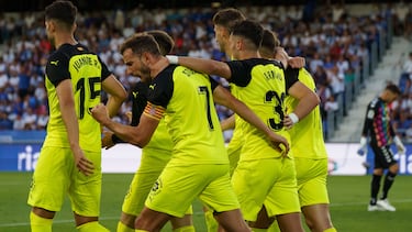 Girona striler Cristhian Stuani celebrates